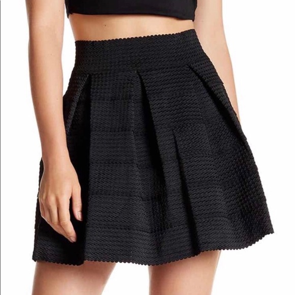 HONEY PUNCH Chevron Skater A-line Black Skirt - Picture 2 of 8
